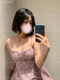 短髮正妹    微笑