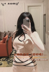 可舔胸部，扣穴，過程很會叫，聲音好聽