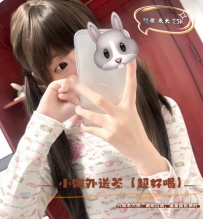 皮膚白皙，當下就跟妹妹說妳真可愛