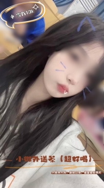 皮膚又細緻真的很好，身材也很好 下面真的夠緊