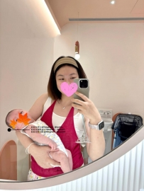 小手輕扶著奶  問你今晚要喝哪邊的比較甜？