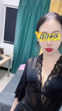 喬喬：164-44-D-34歲