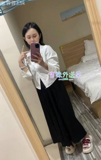 幼稚園老師兼職，皮膚很白皙