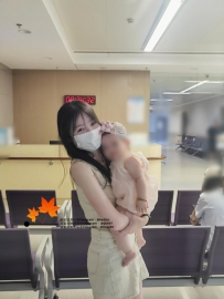 看似很瘦，脫衣，乳含量很夠🍼