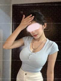 身材火辣吸睛的女生    蒙牛