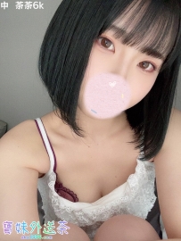 在美甲店工作，顔值可愛