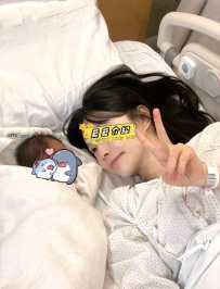 年輕的小媽媽，才19歲 滿滿都是正能量