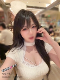 心動姊妹！ 皮皮：163/47/E/24歲 輕輕一揉就呻吟，小心妳會上