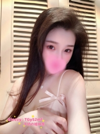 #台南 右右：162/45/D/21歲 皮膚白皙透亮，烏黑長髮襯托出溫柔