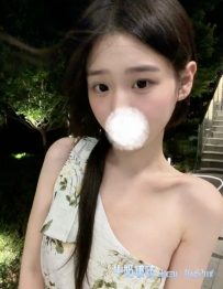 #高雄 BB：153/44/E/19歲 清甜臉蛋＋緊實身材，細肩帶一上身直