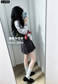 『今日主推』 冰茶：155/42/B/19歲 臉蛋乾淨又有書卷氣，穿著j