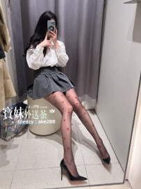 賣女裝的小姐姐 子然：162/44/D/24歲 臉蛋是清秀類型的，皮膚