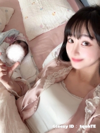 高顔值的，彩妝直播主奶水媽媽🍼💦 彥青：162/45/E/24歲