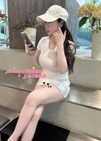 我今天剛面試的小妹妹 是一位美麗的營養師 皮膚很白淨，顔