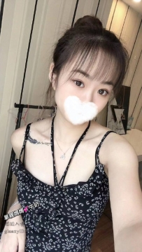 心動姊妹！ 小純：160/44/C/24歲 加班後直接來酒店，絲襪不脫