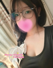 #台中 尼亞：162/50/E/21歲 低胸必備女神，走路都在晃，眼睛移