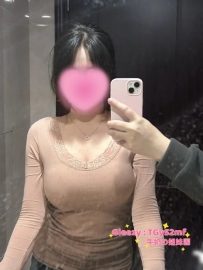 #高雄 小資：160/52/G/22歲 妹妹的胸部好重，哥哥幫我托一下嘛