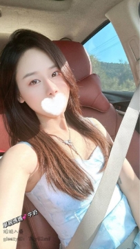心動姊妹！ 莉莉：164/45/C/27歲 最愛被壓在會議桌上後入的辦