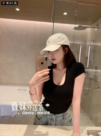 #台中 寒冰：166/47/F/23歲 年輕的美女設計師，外表乖乖的 私