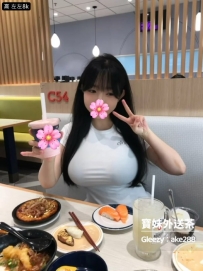 『今日主推』 左左：160/52/H/21歲 超大巨乳，腰身纖細，坐在