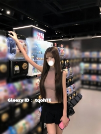 #雙北 依然：165/45/C/24歲 高挑OL氣質美女代購，腿長腰細 五官